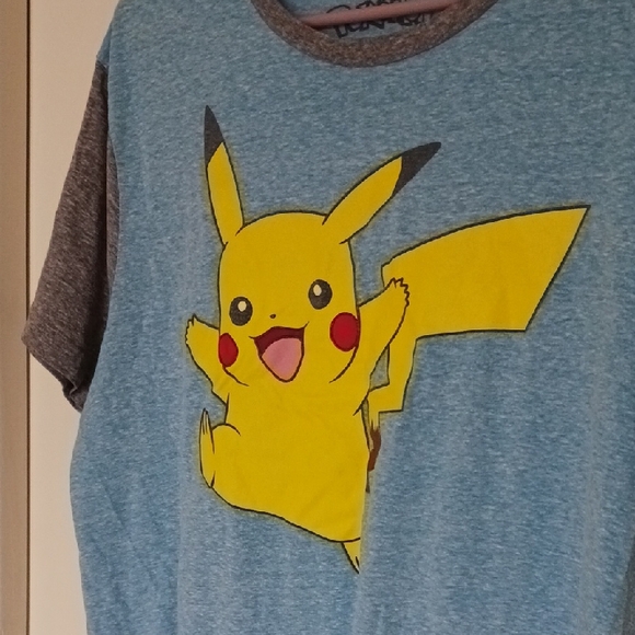 Pokemon Pikachu Tee Size Large - Picture 3 of 7